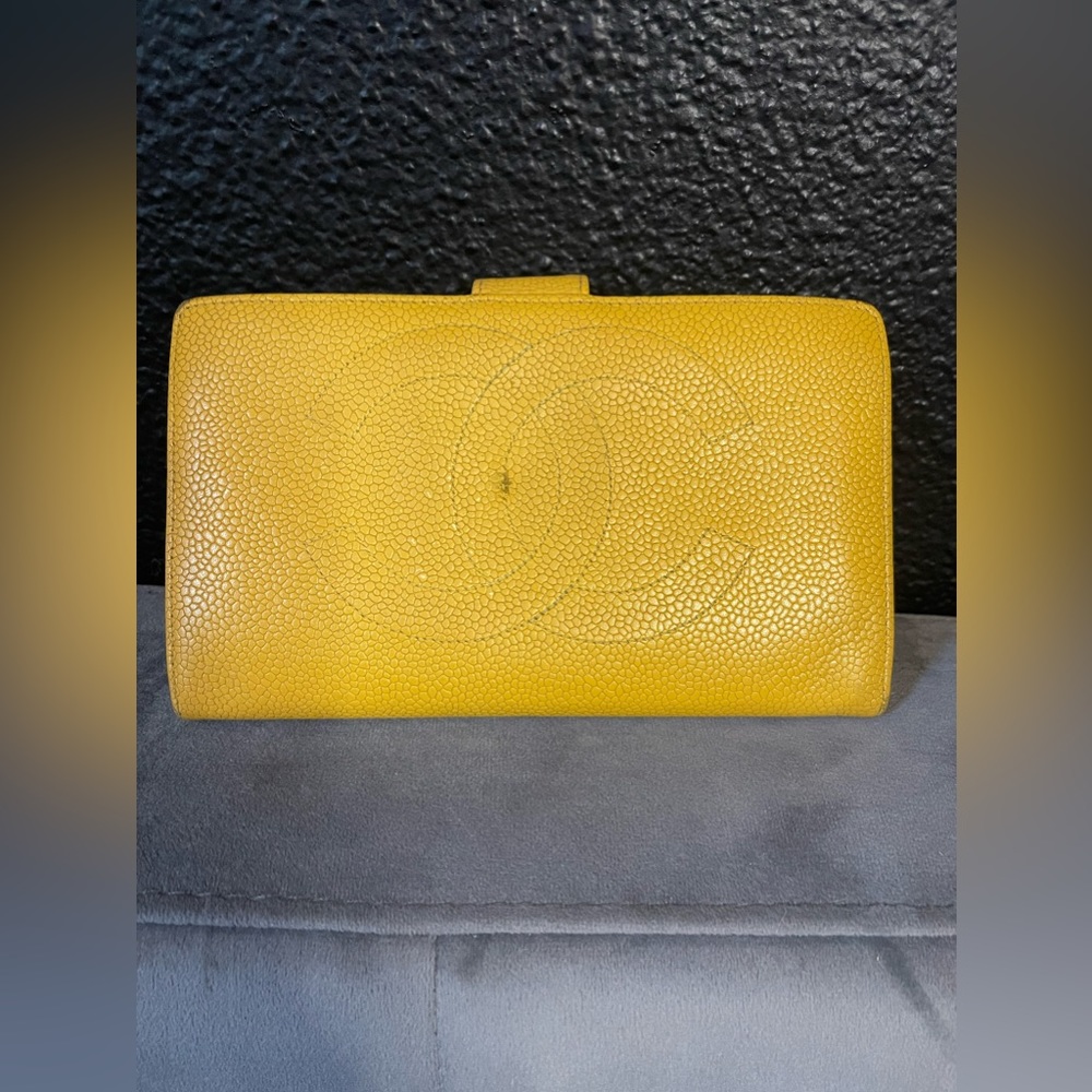 CHANEL kiss lock wallet